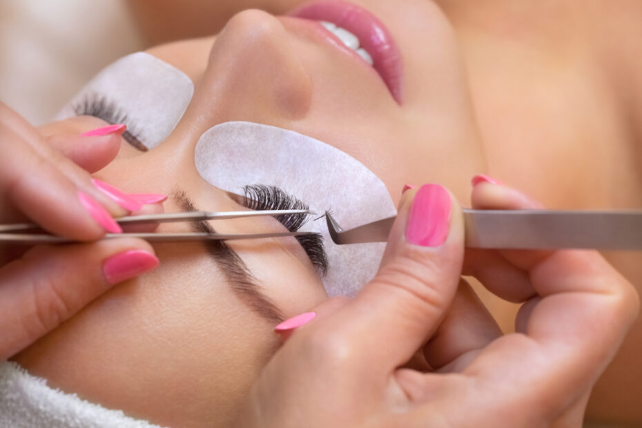 How long do eyelash extencions last?